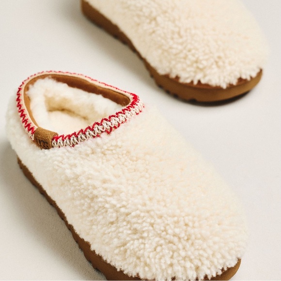 UGG TASMAN MAXI CURLY SLIPPERS IN NATURAL - Picture 2 of 3